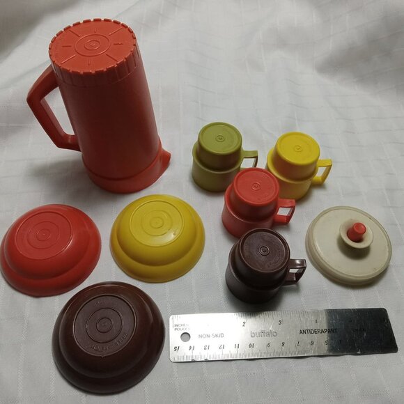 Set of vintage Tupperware cups, bowls, plate, and pitcher children's set - Picture 2 of 3